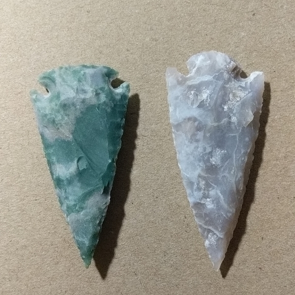 Two stone arrowheads - Picture 4 of 5